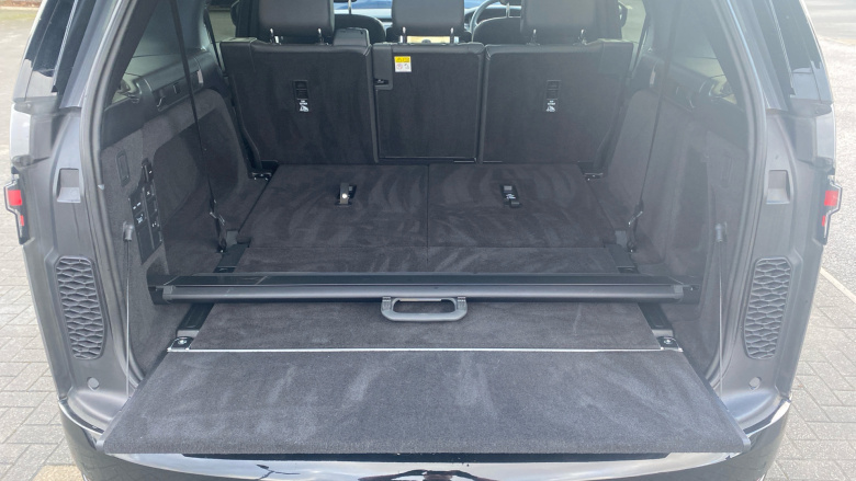 Land Rover Discovery 3.0 D300 Dynamic SE 5dr Auto Diesel Station Wagon